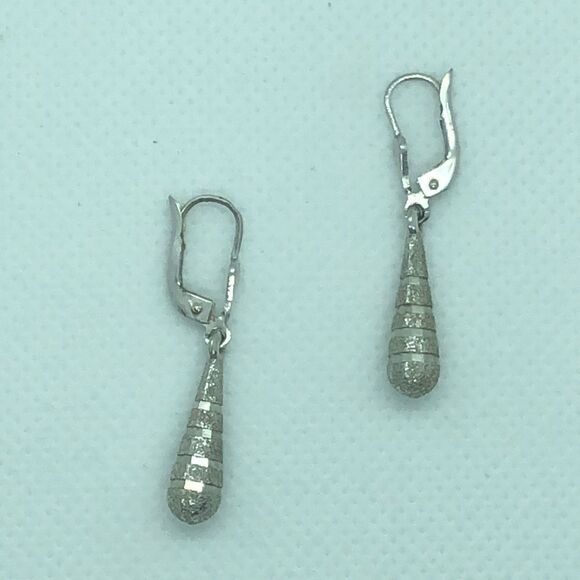 💛 10k White Gold Textured Tear Drop Earrings - Picture 1 of 4
